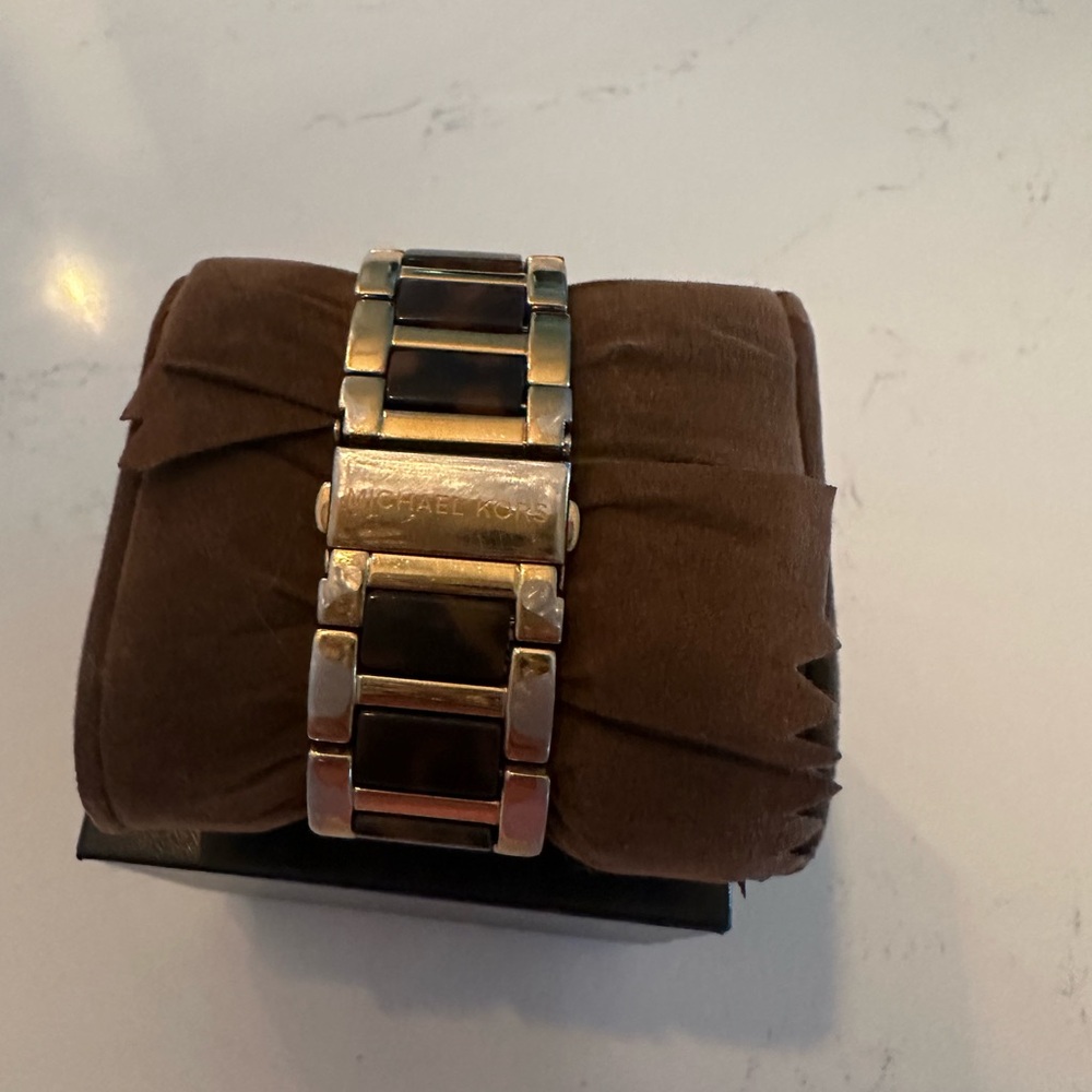 Michael Kors Gold/Tortoiseshell Runway Watch - Picture 4 of 5